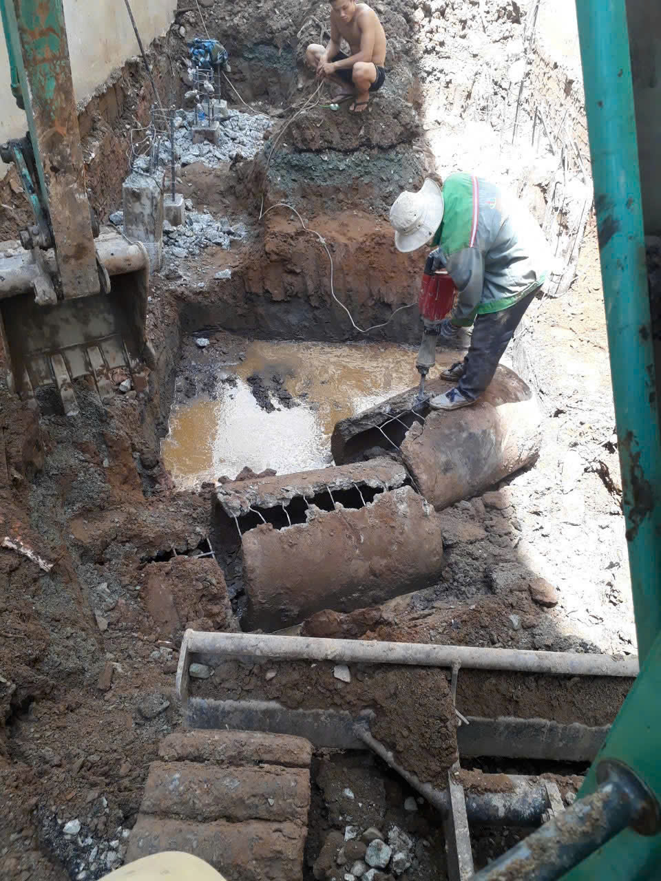 Đắp đất và lu lèn
