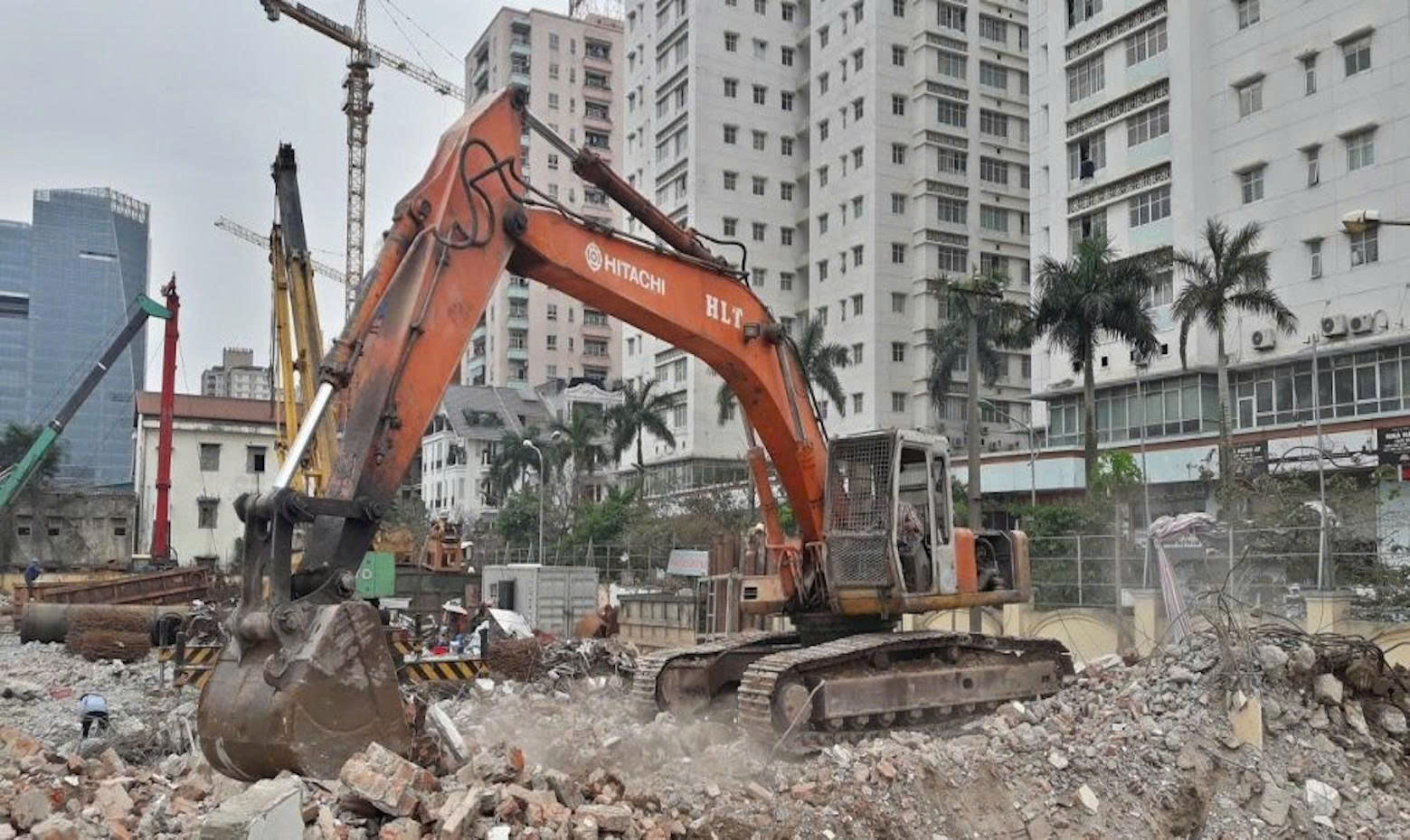 Quy Trình Phá Dỡ Nhà Chuyên Nghiệp Tại TP.HCM