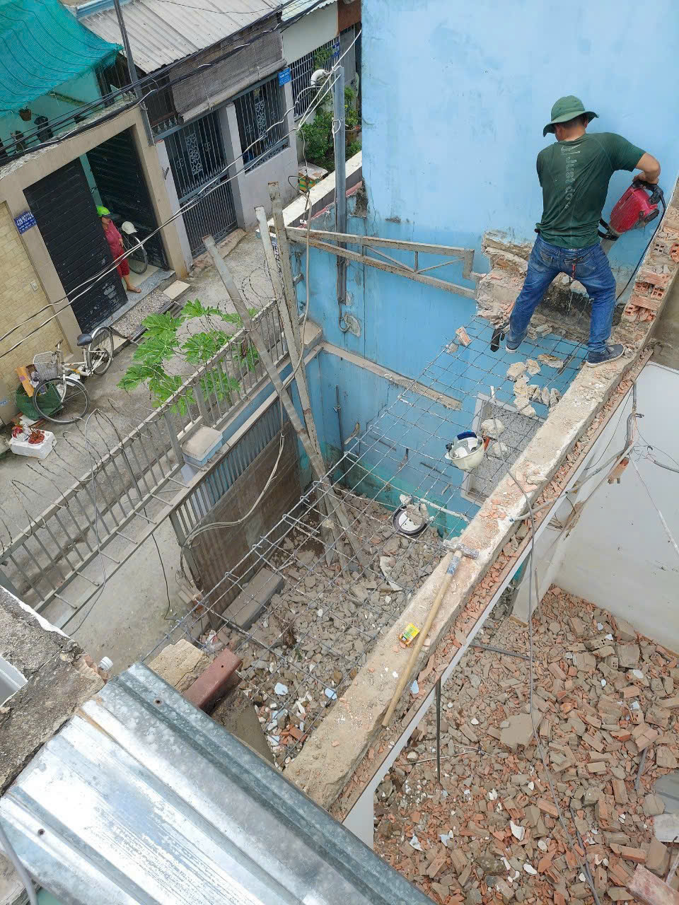 Tại Sao Chọn Chúng Tôi Cho Dịch Vụ Tháo Dỡ Xưởng Cũ?